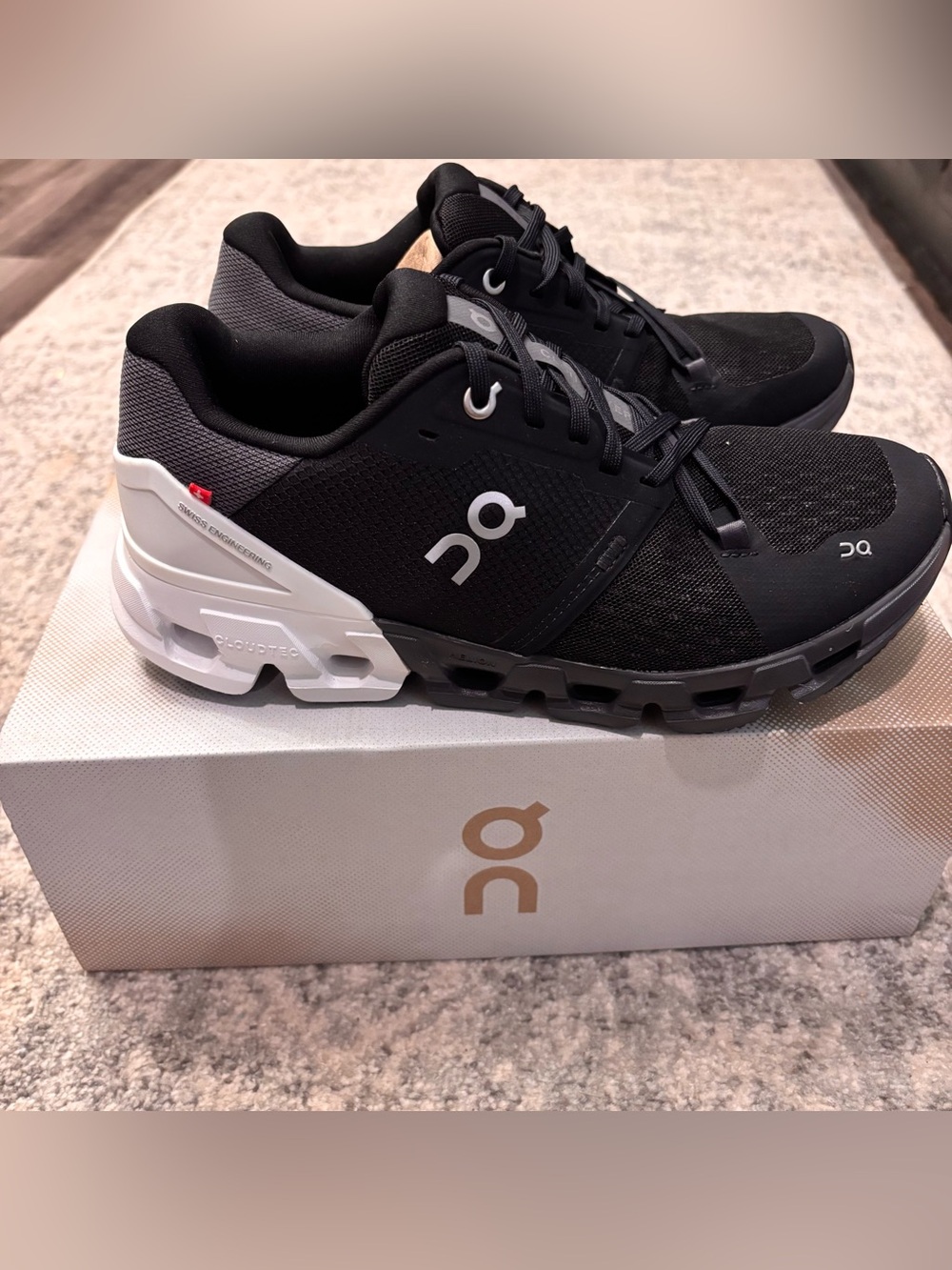 On CLOUDFLYER 4 Women’s Running Shoes BLACK WHITE US Size 8.5 NEW IN BOX